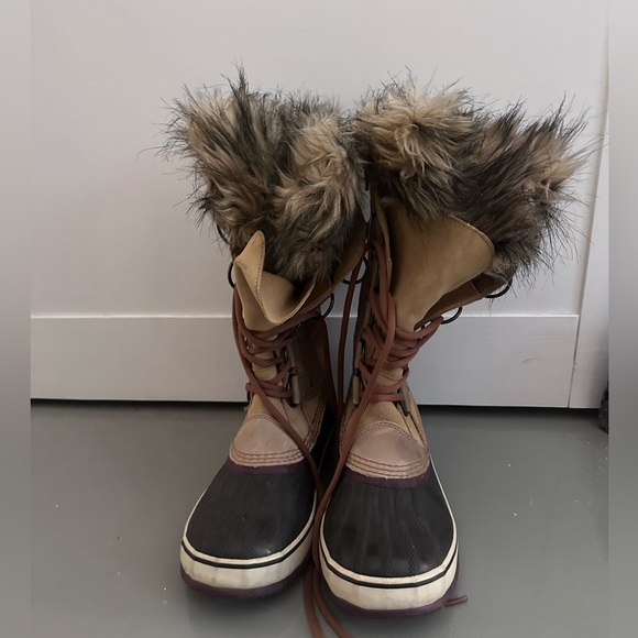 Sorel Joan of Arctic Boots - Size 9 - Picture 2 of 3